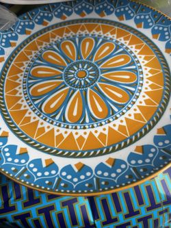 Set Of 5 Plates New 