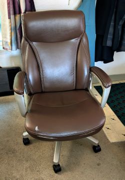 La-Z-Boy Nova Office Chair - GREAT CONDITION - $400 Brand New, get it half off from me!