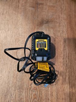 New Dewalt 12-Volt/20-Volt MAX Lithium-Ion Battery Charger