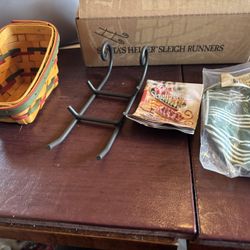 Longaberger Vintage Collectible NWT Santa’s Little Helper Basket Liner Iron Runners