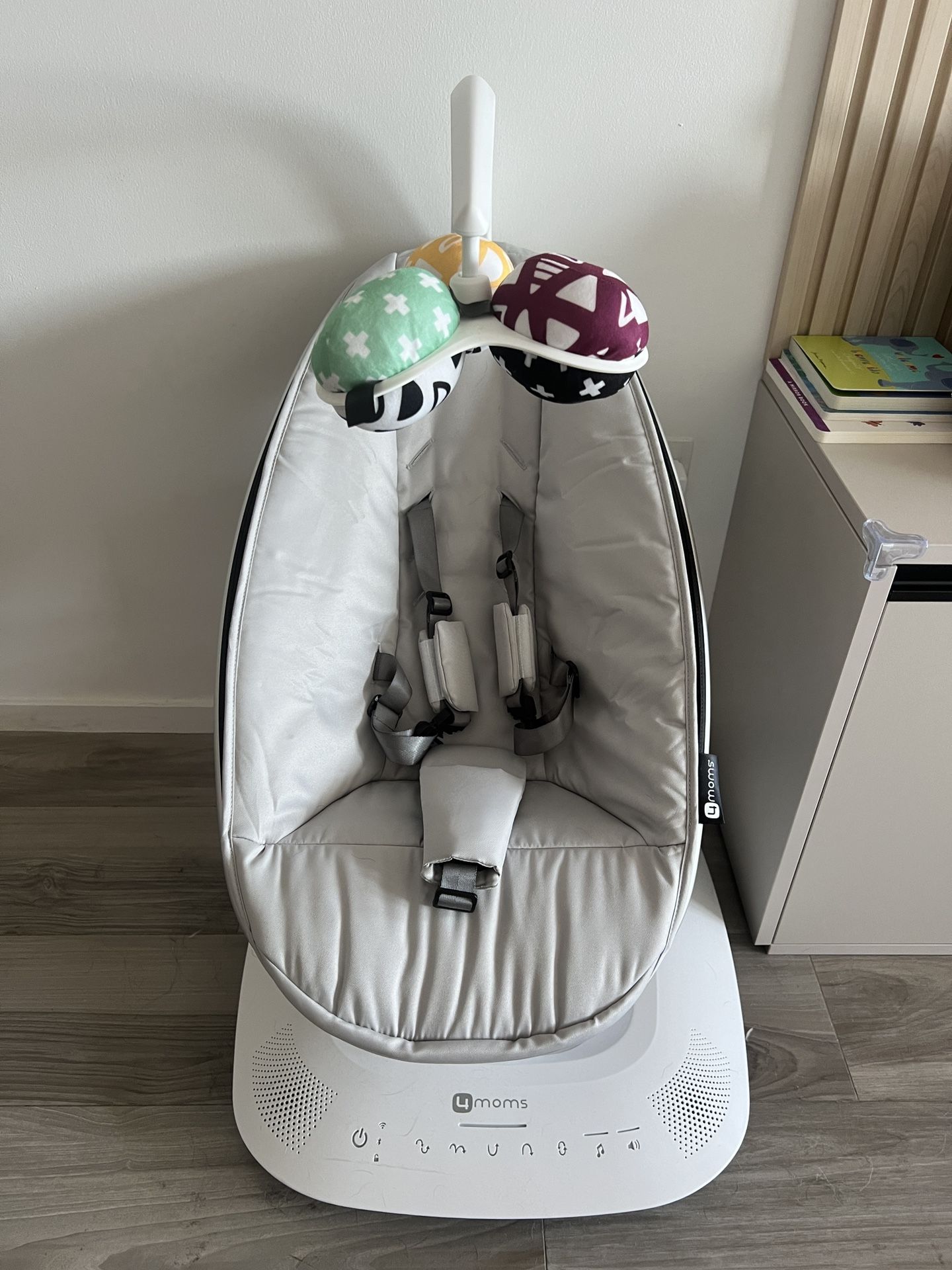 mamaRoo Baby Swing 