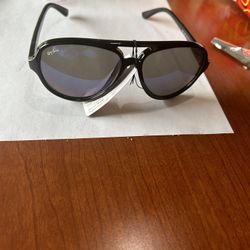Black frame  Sunglasses Rvnz 