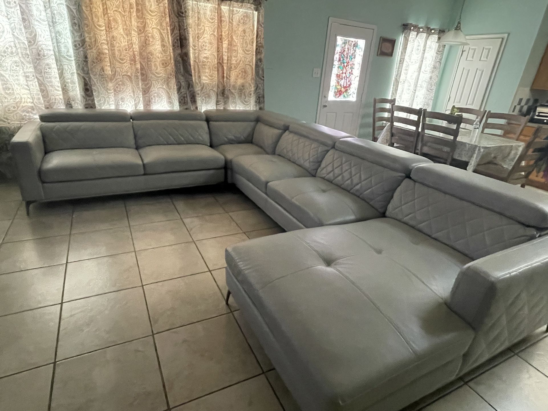 Sectional sofa set