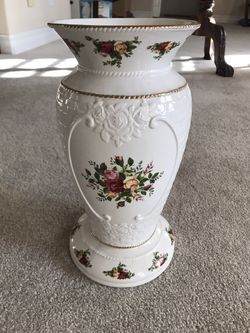 Royal Albert 14 inch old country roses vase