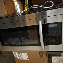 Samsung Stainless Steel 
1.7 Cubic Feet 
Large Capacity
300 CFM ventilation
Microwave 