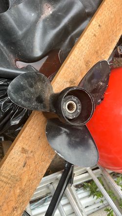 Used OMC 13 3/4 x15 used propeller