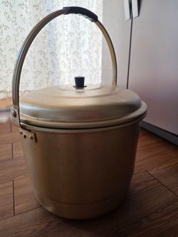Two Large Aluminum Pot with Lid and Handle