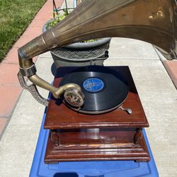 Phonograph