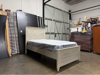 Pottery barn twin bed $299