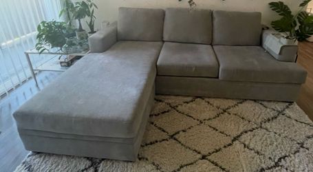 Sofa with reversible chaise (light grey)