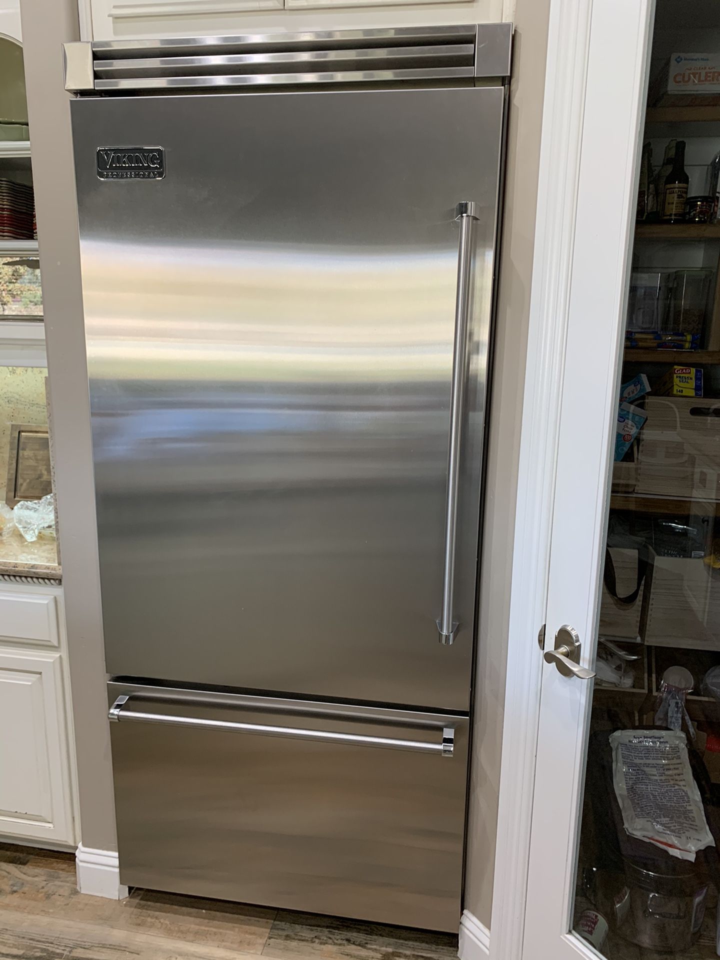 Viking 36” Built-in Professional Refrigerator/ Freezer No Visible Scratches Or Dents