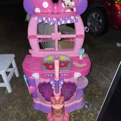 Minnie Mouse Kitchen And Vacuum 