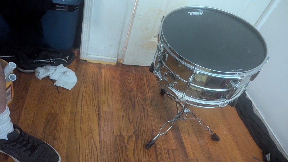Ludwig 14" Snare Drum with Stand & Aquarian Head