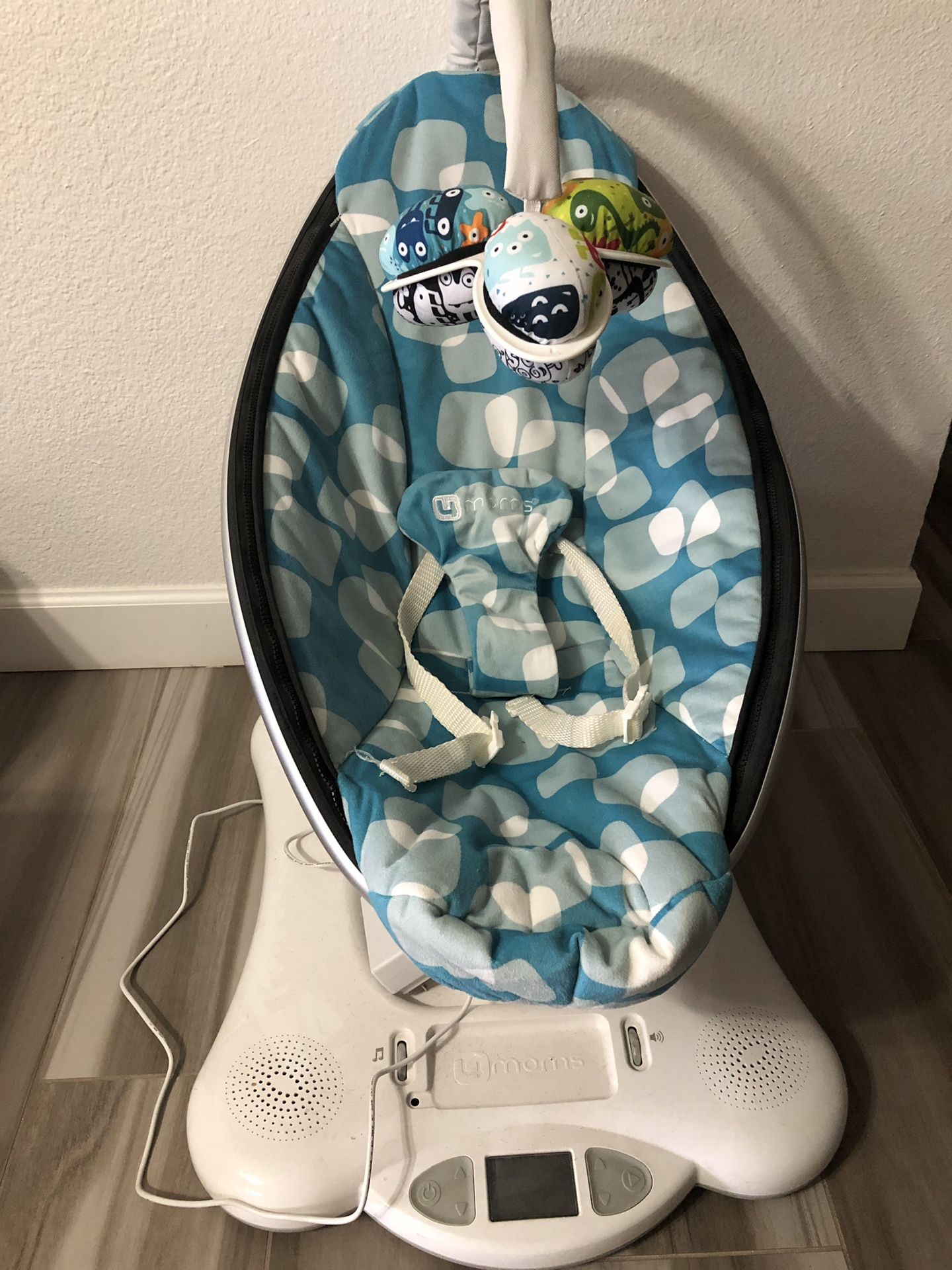 MamaRoo Baby Swing w/ Infant Insert