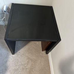 2 Side Tables 