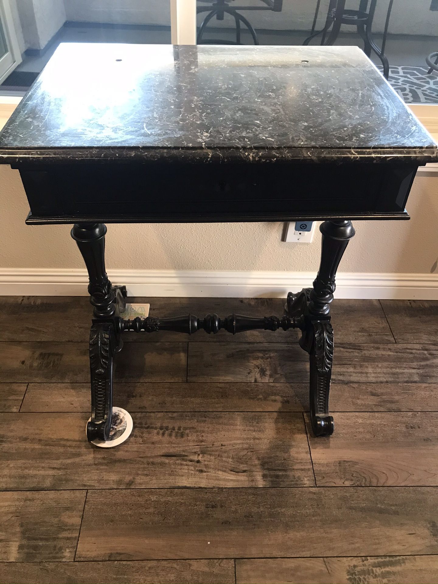 Accent table