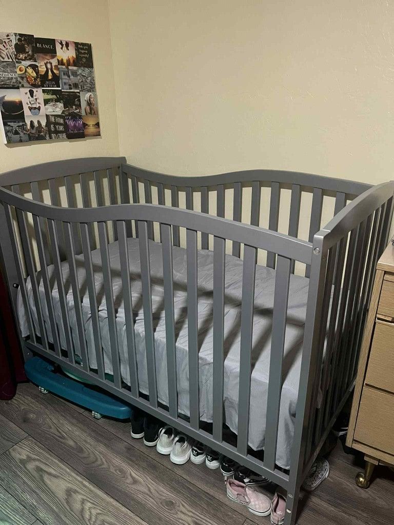 Baby crib 