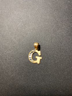 10k real solid gold G pendant .5” and .6
