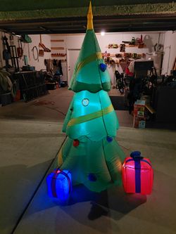 6.5 ft Inflatable Christmas tree with presents🎄 🎁