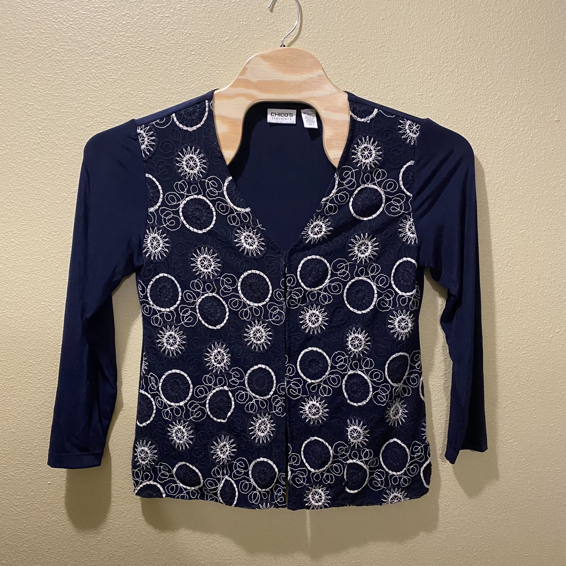 Women’s Size 2 (Large) Chico’s Travelers Navy White Embroidered Cardigan