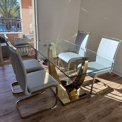 🔥 BRAND NEW: 5-Pc Modern Glass Dining Set – Never Used!
