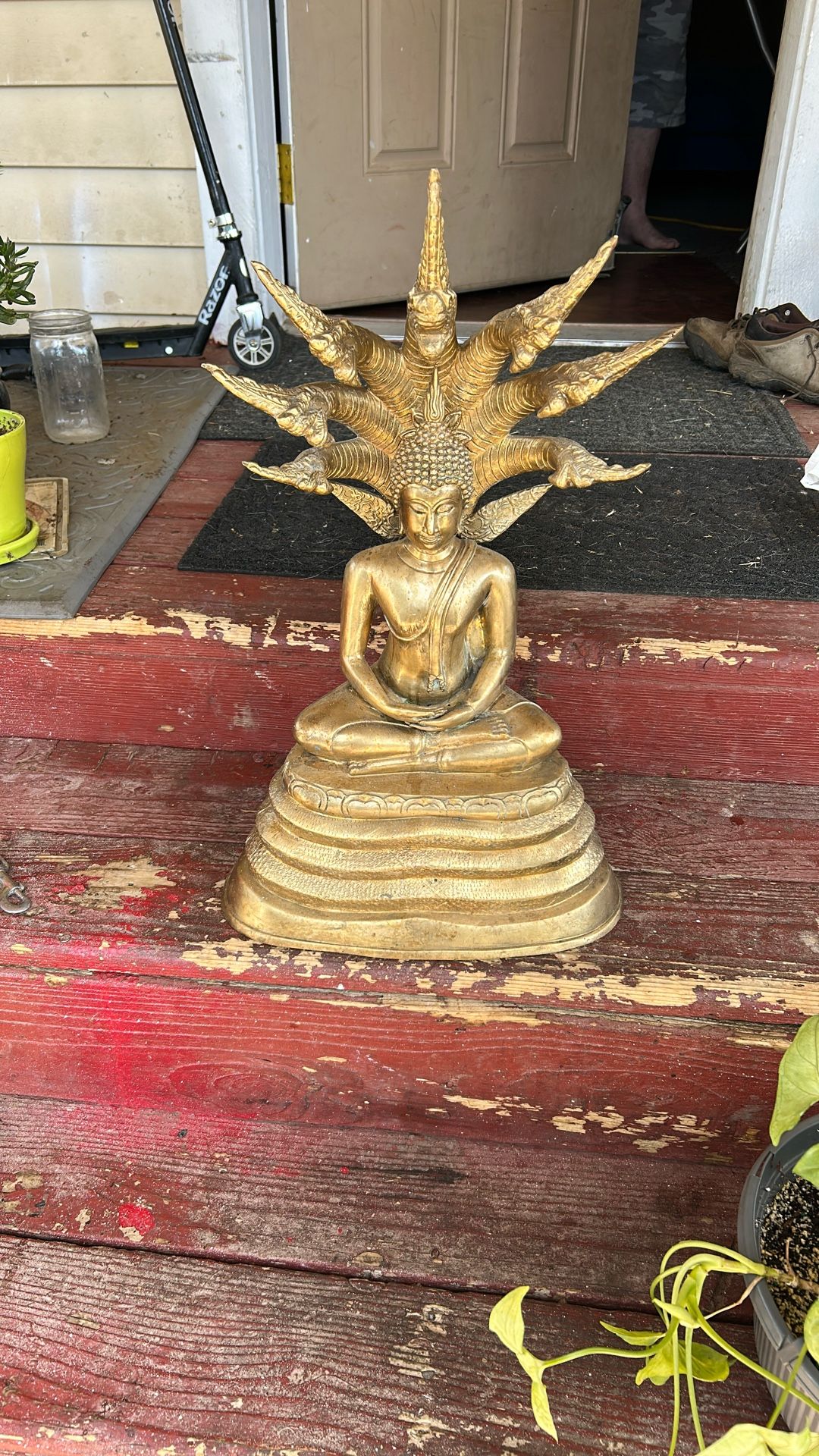buddha bronze statue