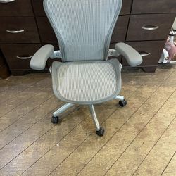 Herman Miller Aeron Office Chair Mineral Grey Size B