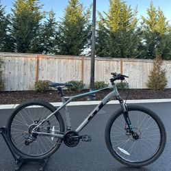 GT Aggressor Pro Mountain Bike Large Frame Aluminium bicycle 27.5 wheels