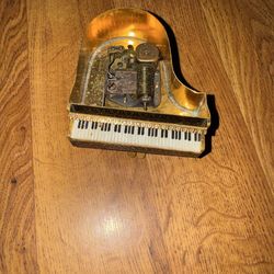 Vintage piano music box