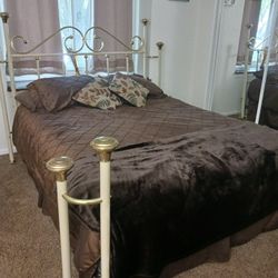 Queen Size Bed Mattress Box Spring Metal Frame Bedding Matching Floor Lamp Headboard Footboard