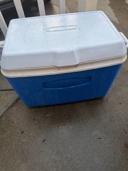 Rubbermaid Blue Cooler
