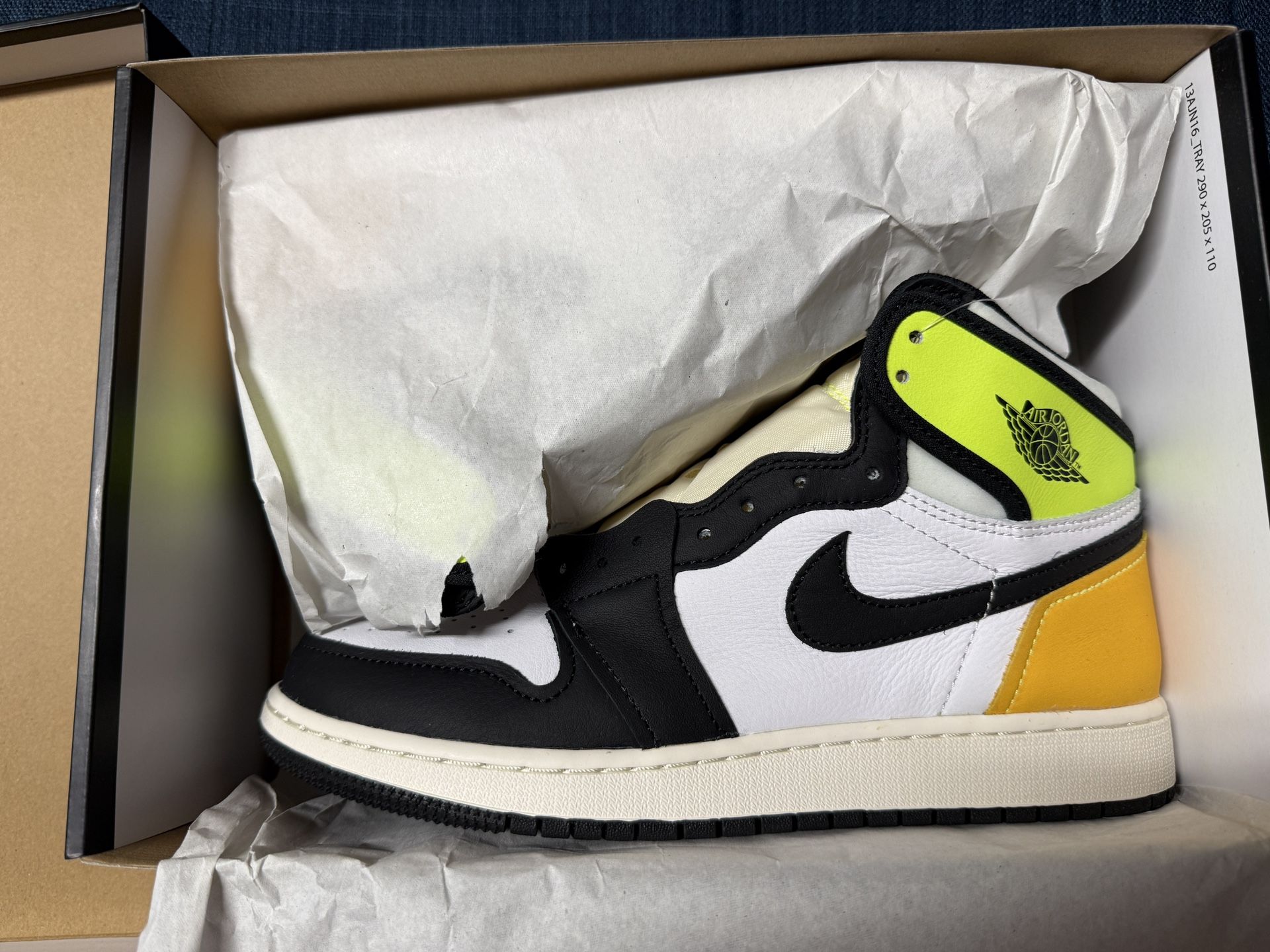 Jordan 1 Retro High Volt Size 7Y