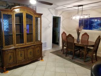 DINING ROOM TABLE, CHAIRS AND CHINA CABINET