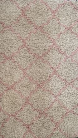 Pink & Cream Area Rug – Soft & Cozy