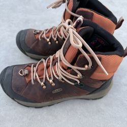Women’s Keen Hiking Books Size 9