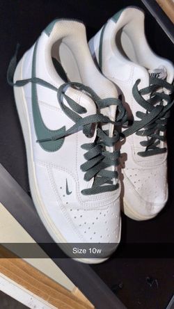 Nike Court Vision Low women’s sneakers in white/dark green.