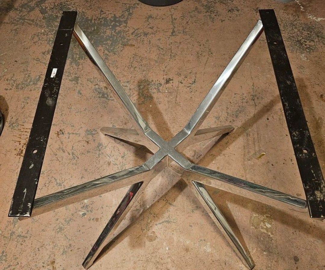 RH Restoration Hardware MASLOW SPIDER ROUND DINING TABLE