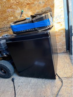 Hisense mini fridge