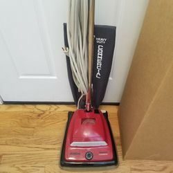 LIKE NEW cond EURIKA COMMERCIAL VACUUM WITH  AMAZING POWER SUCTION  , WORKS EXCELLENT  , IN THE BOX 