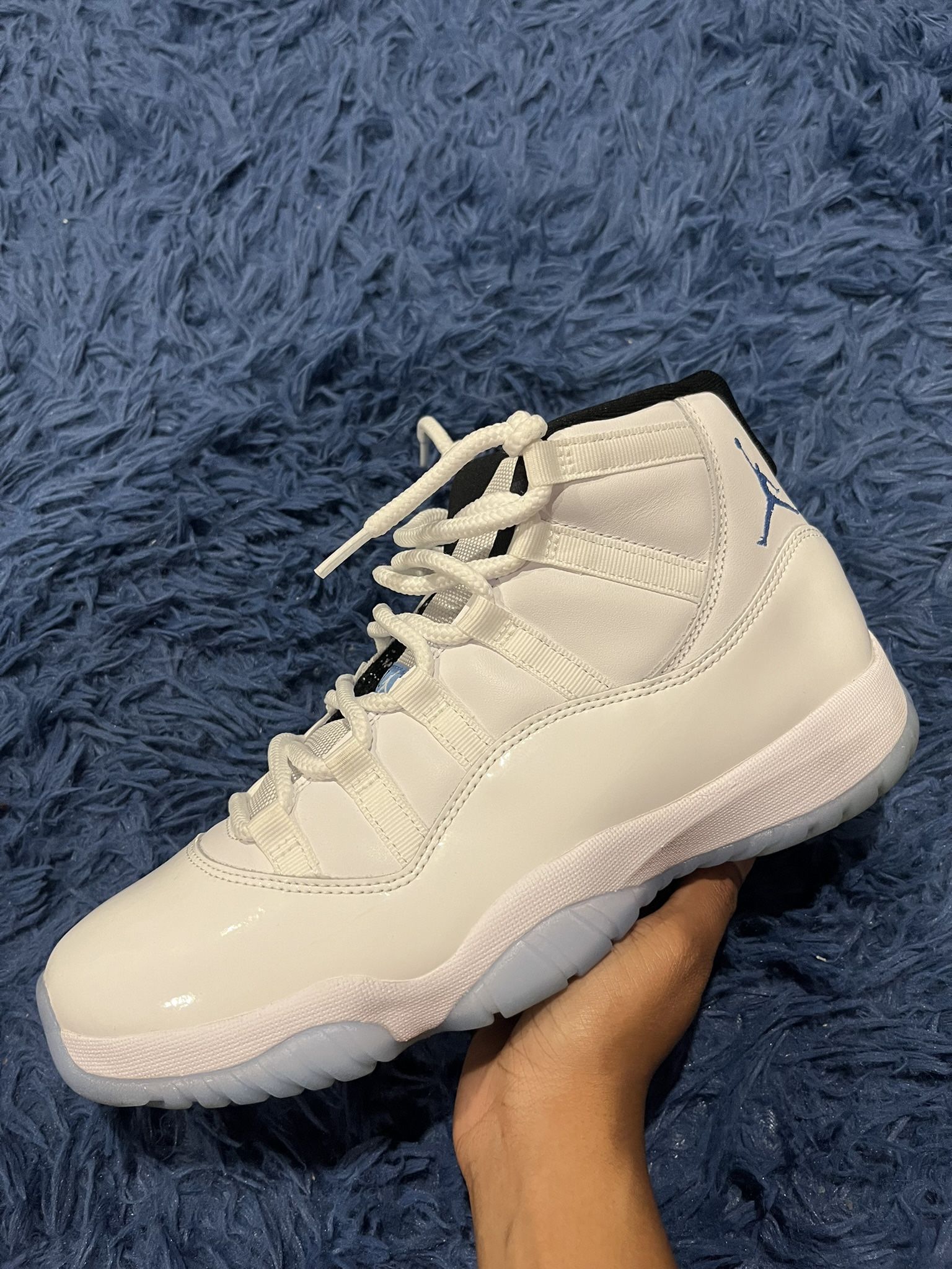 Jordan 11 Legend Blue Size 9.5