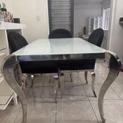 Dining Table For Sale 4 Seater AMAZING CONDITION!!! $295 
