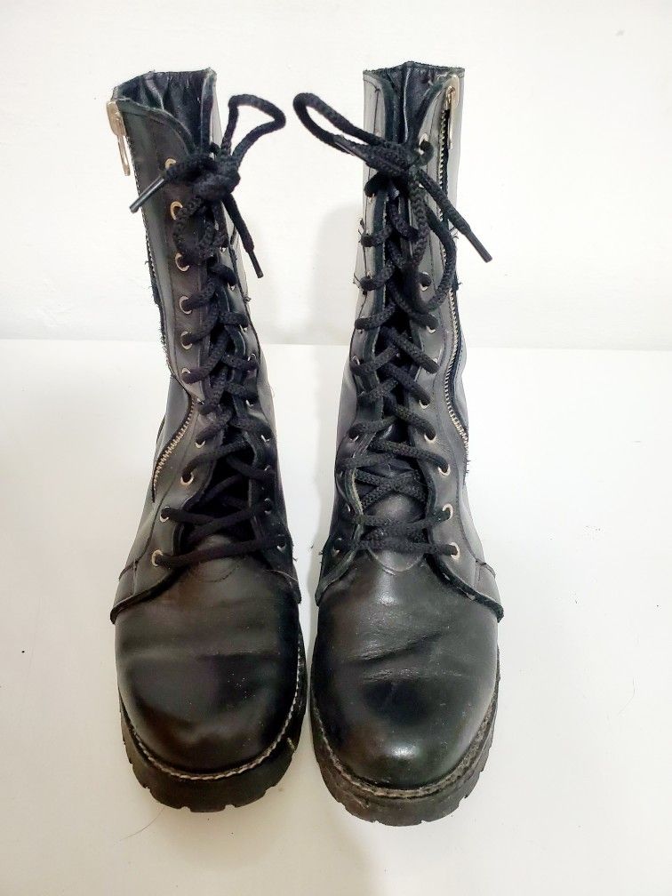 WOMAN BOOTS WITH SILVER ZIPPER SIZE 7