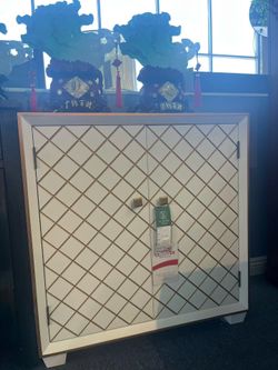 Entryway cabinet，$200