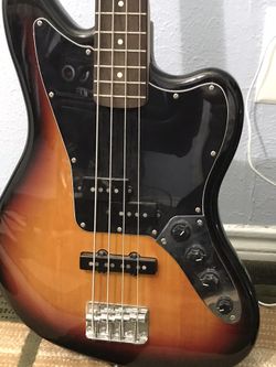 Squier  Bass  / Bajo $350