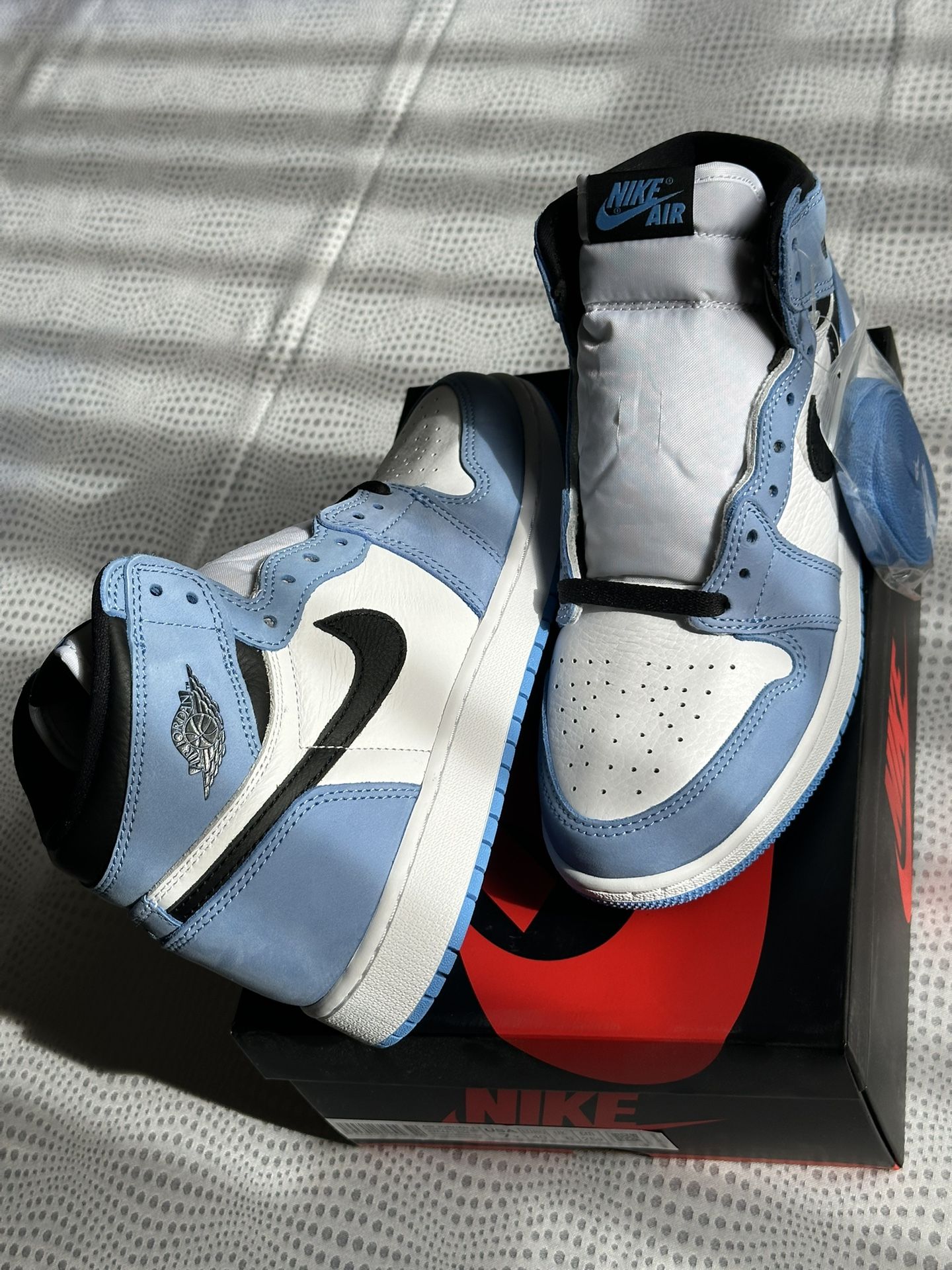 Nike Air Jordan 1 Retro High OG University Blue UNC 7Y or 8.5 Women’s