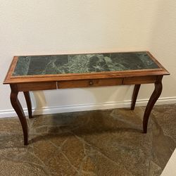 Beautiful Vintage console table with a green marble top and cabriole legs In Excellent Condition