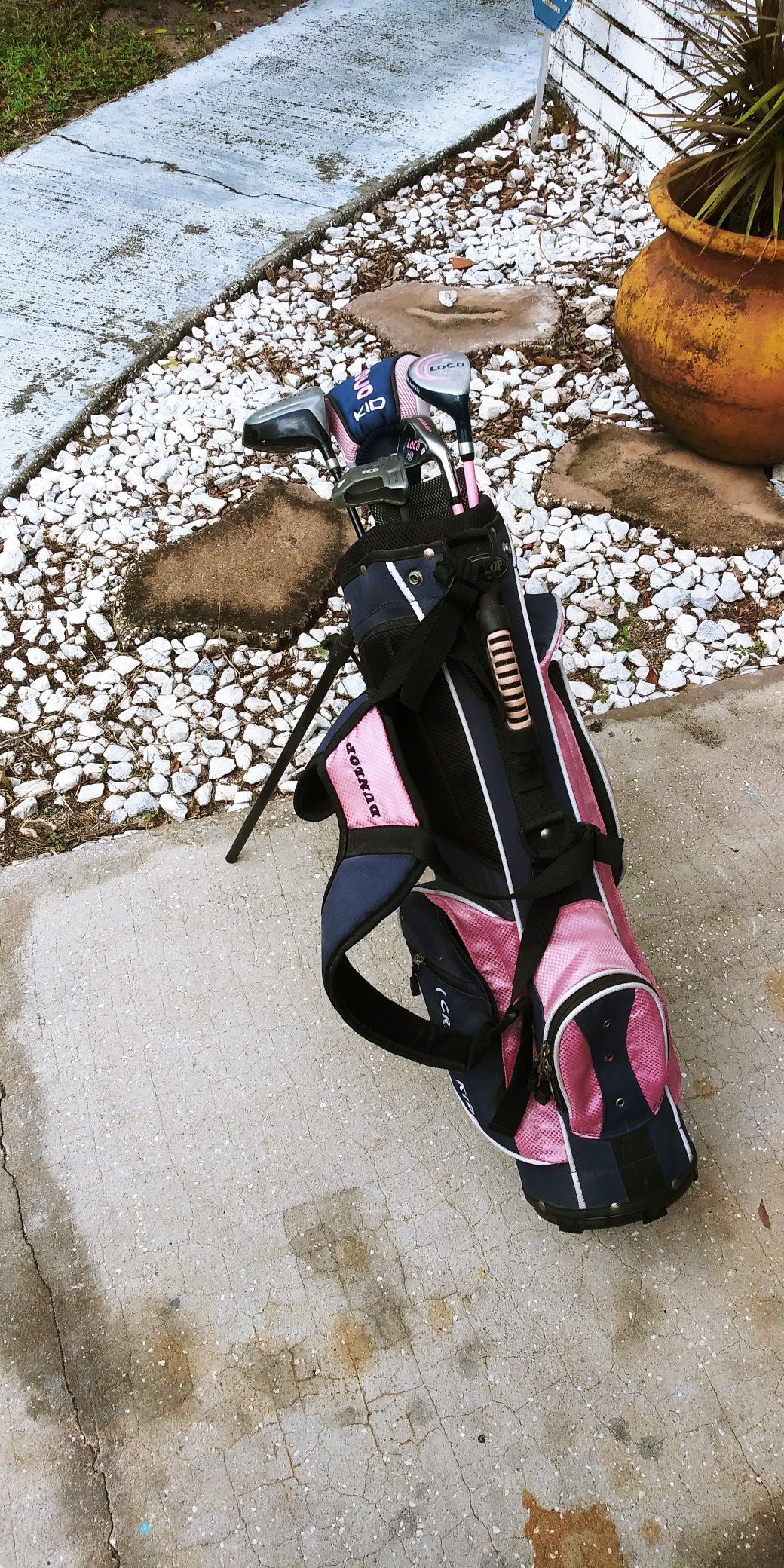 Dunlop Loco Kid golf clubs and bag