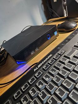 Alienware alpha R2 steam Machine Mini ITX Gaming PC i7-CPU 16GB Ram 512GB SSD GPU: Radeon Graphics