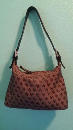 Dooney Bourk purse. Med size authentic.. Like new!