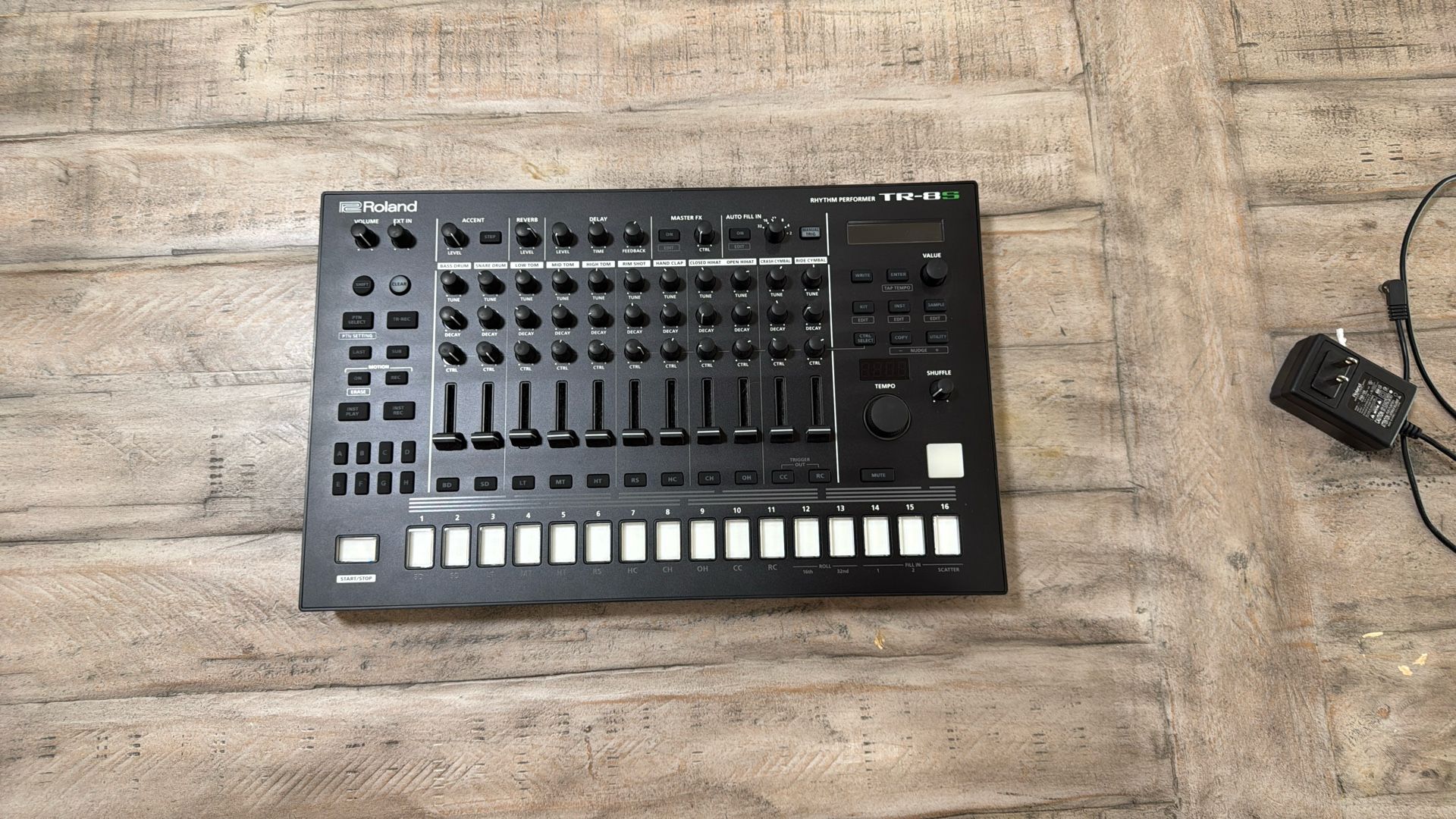 Roland TR-8S